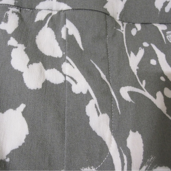 Preloved Wynne Layers flatter fit pants in grey and white floral pattern. 12P - Picture 3 of 5